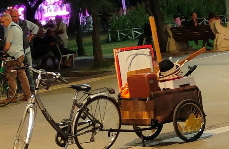 Lisa Gaffo, acrobata aerea e artista di strada